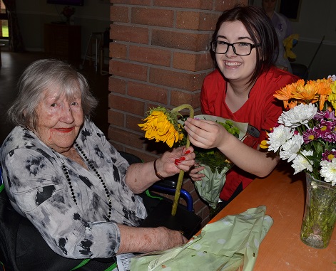 perton manor gallery - flower arranging with Chloe